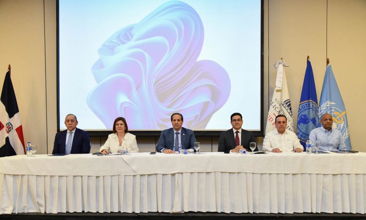 Ministro de salud imparte 1er. curso de toxicología clínica en el país