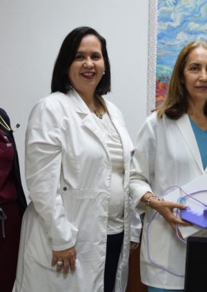 Círculo de Egresados del HIRRC dona equipos para unidad pulmonar