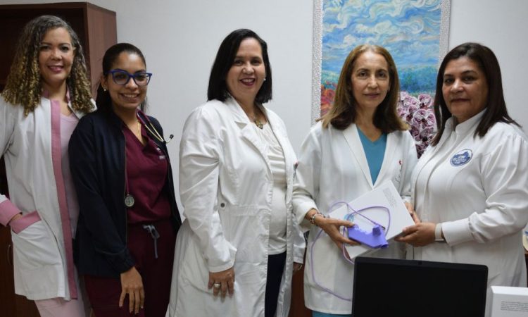 Círculo de Egresados del HIRRC dona equipos para unidad pulmonar