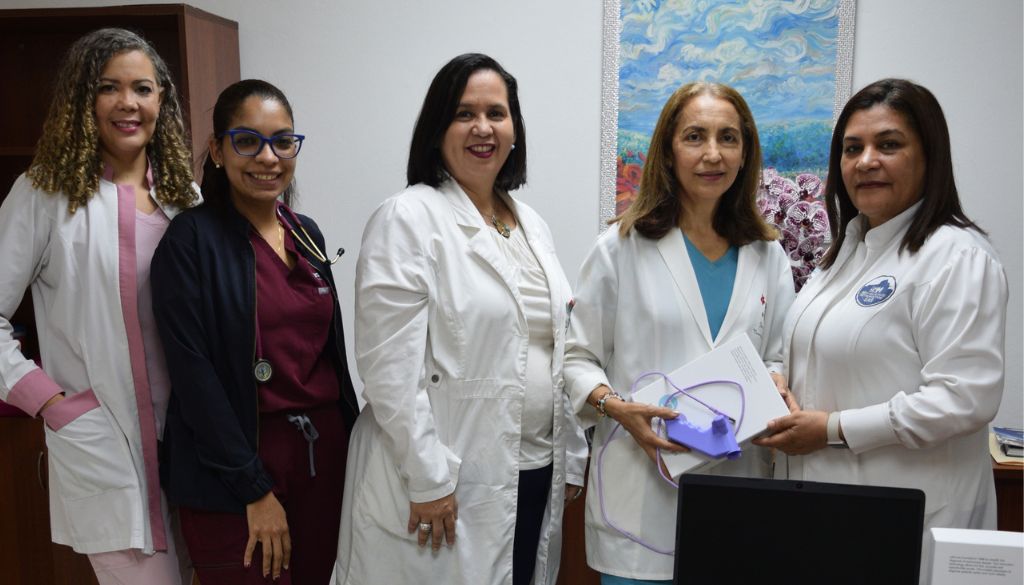 Círculo de Egresados del HIRRC dona equipos para unidad pulmonar