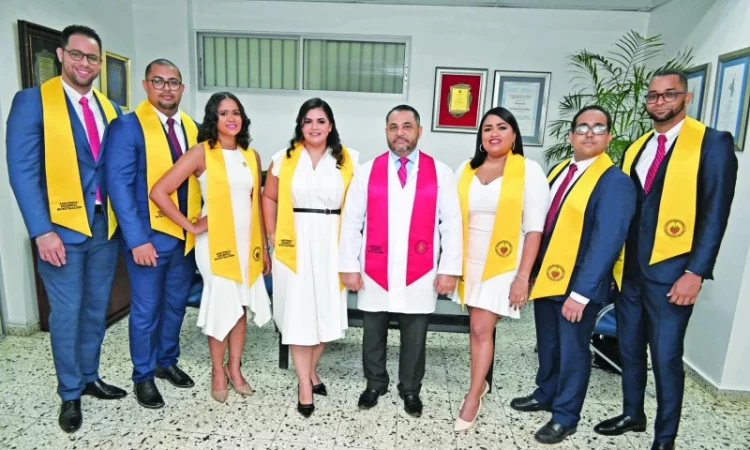 Instituto Dominicano de Cardiología graduó a 10 nuevos especialistas