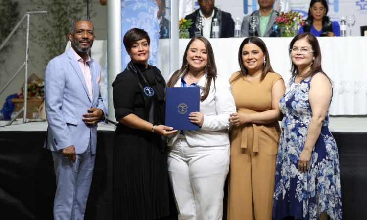 Centro Médico Bournigal completó su XI promoción de residencias médicas