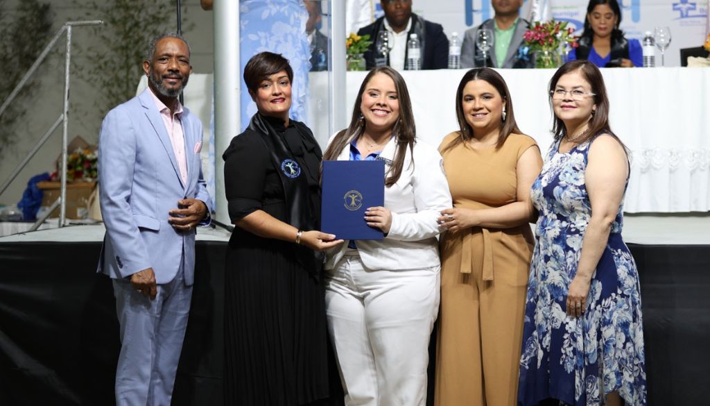 Centro Médico Bournigal completó su XI promoción de residencias médicas Centro Médico Bournigal completó su XI promoción de residencias médicas