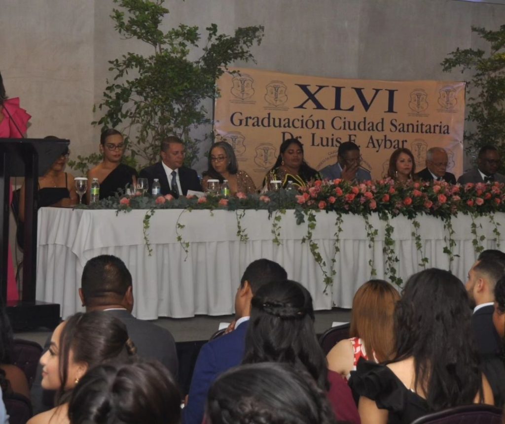Ciudad Sanitaria Luis Eduardo Aybar entrega 67 nuevos especialistas