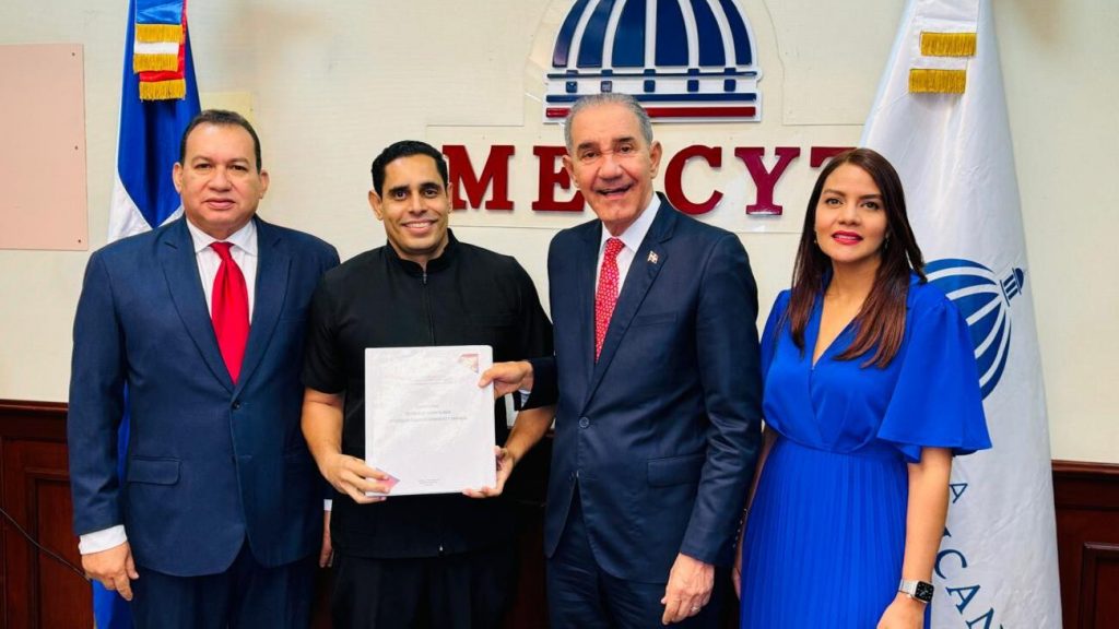 MESCyT presenta Diagnóstico Evaluativo de las Escuelas de Odontología de RD MESCyT presenta Diagnóstico Evaluativo de las Escuelas de Odontología de RD