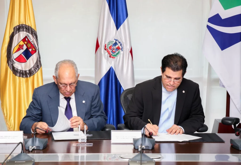 HOMS y PUCMM suscriben acuerdo en pro de estudiantes de turismo y gastronomía HOMS y PUCMM suscriben acuerdo en pro de estudiantes de turismo y gastronomía