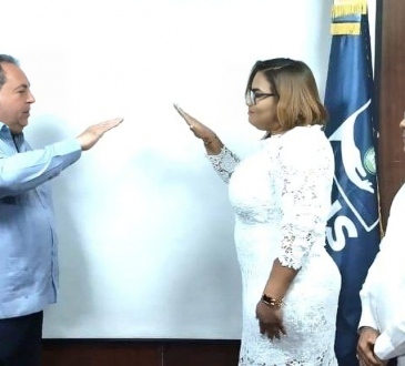 Dr. Emelinda Saldivar es juramentada como nueva directora del Hospital Regional Docente Dr. Alejandro Cabral