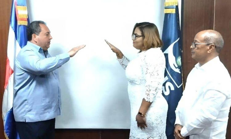 Dr. Emelinda Saldivar es juramentada como nueva directora del Hospital Regional Docente Dr. Alejandro Cabral