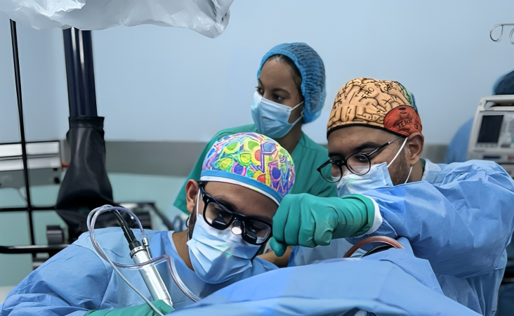 HOMS revoluciona la neurocirugía en RD con su primera cirugía cerebral en paciente despierto