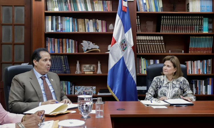 Vicepresidencia y Ministerio de Salud avanzan en diálogo con gremios de salud para mejorar condiciones laborales