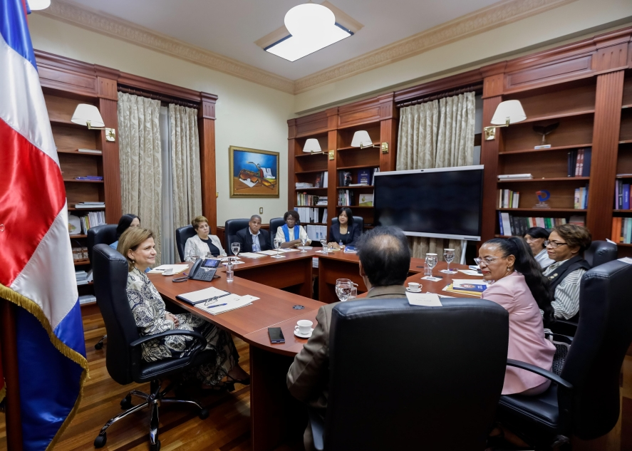 Vicepresidencia y Ministerio de Salud avanzan en diálogo con gremios de salud para mejorar condiciones laborales