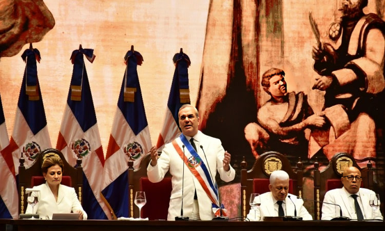 Ampliación de infraestructura y medicamentos gratuitos: Abinader reafirma compromiso de salud