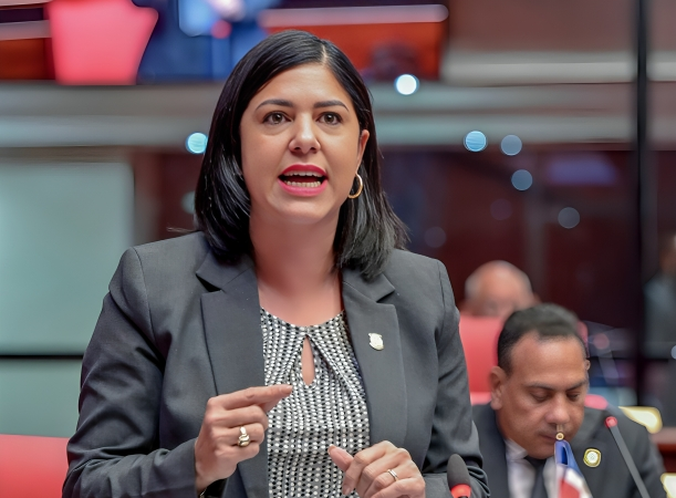 Segundo nivel del Hospital de Salcedo estará listo para el 11 de octubre, asegura Senadora María Mercedes Ortiz Segundo nivel del Hospital de Salcedo estará listo para el 11 de octubre, asegura Senadora María Mercedes Ortiz