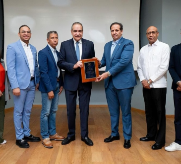 El Colegio Dominicano de Cirujanos celebra la postulación de nuevos miembros con reconocimiento al Dr. Julio Castaños