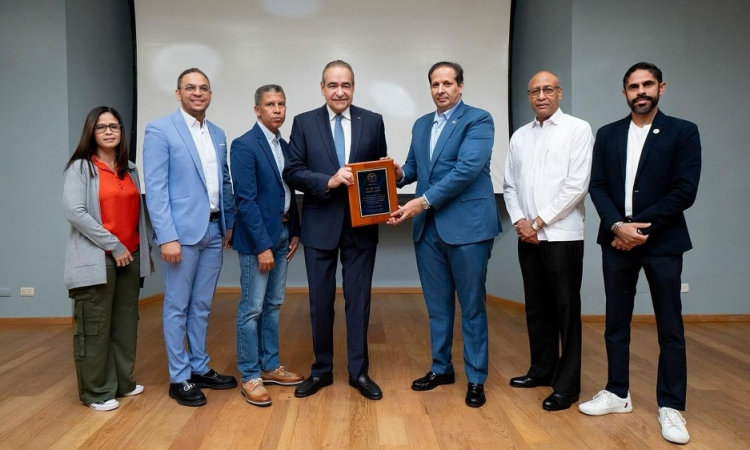 El Colegio Dominicano de Cirujanos celebra la postulación de nuevos miembros con reconocimiento al Dr. Julio Castaños
