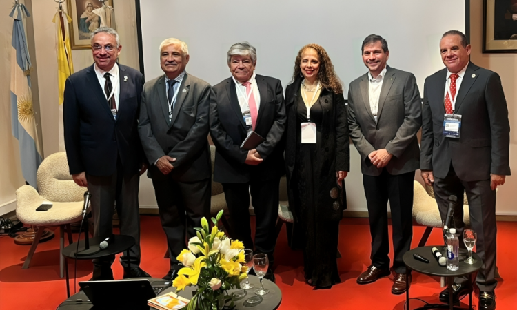 ADOFEM colabora con FEPAFEM y AFACIMERA en el Congreso Argentino de Educación Médica 2024