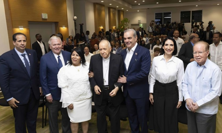 Cedimat honra al cardenal López Rodríguez en su 25 aniversario al renombrar su Centro Cardiovascular