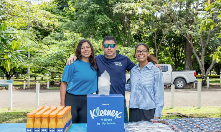 Kleenex celebra 100 años derribando estigmas de salud mental con campaña de concientización