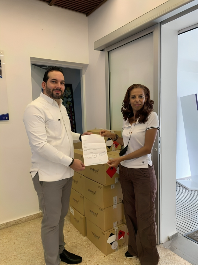 Sesderma y Fundación Dr. Gabriel Serrano entregan Lactyferrin Sanitizer a instituciones de salud en RD