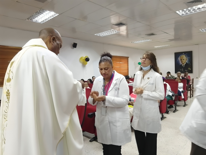 Hospital Salvador B. Gautier Conmemora su 73 Aniversario con Misa y Actividades Especiales de Capacitación