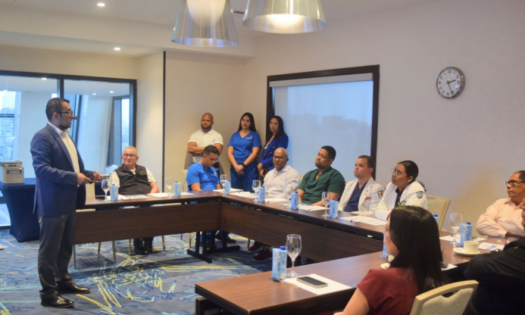 Farmaconal Quirúrgica refuerza la formación médica con talleres de cirugía artroscópica