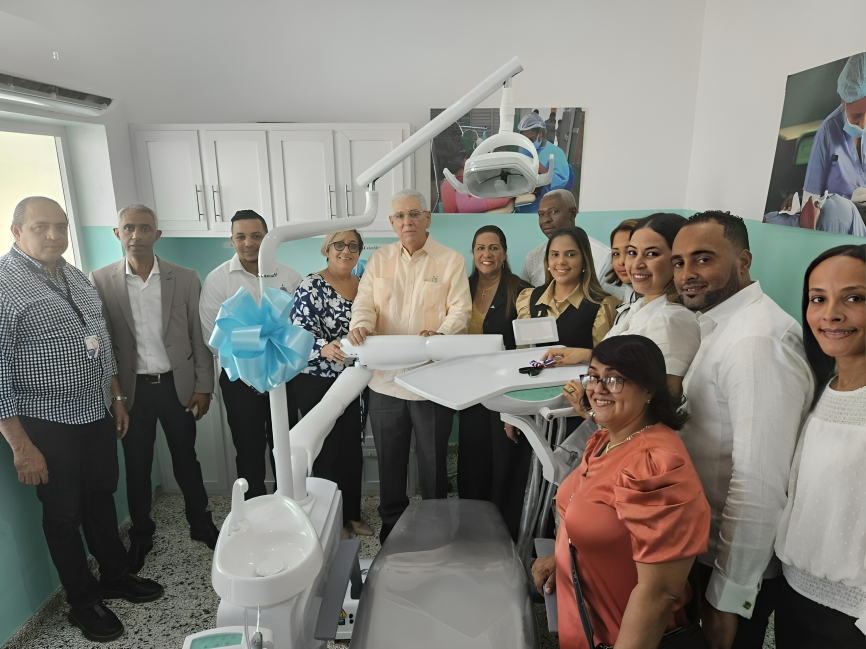 SNS impulsa la implantología y programas innovadores en salud bucal en la Red Pública