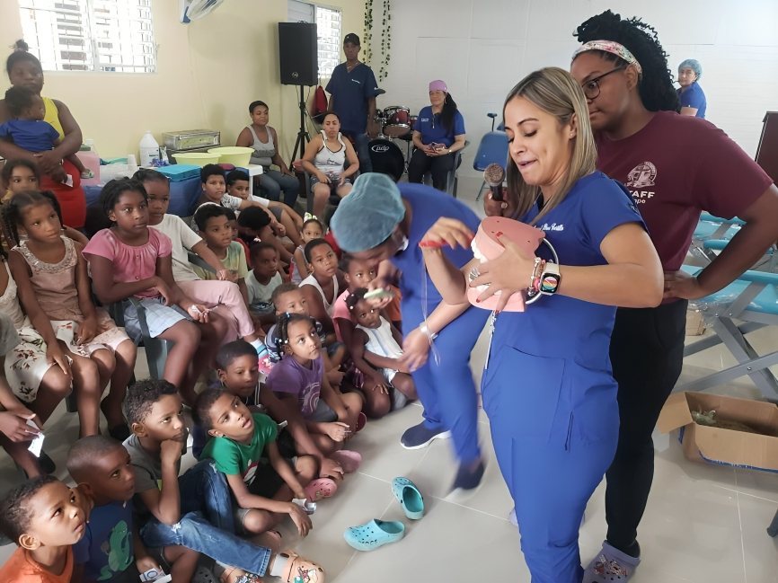 SNS impulsa la implantología y programas innovadores en salud bucal en la Red Pública