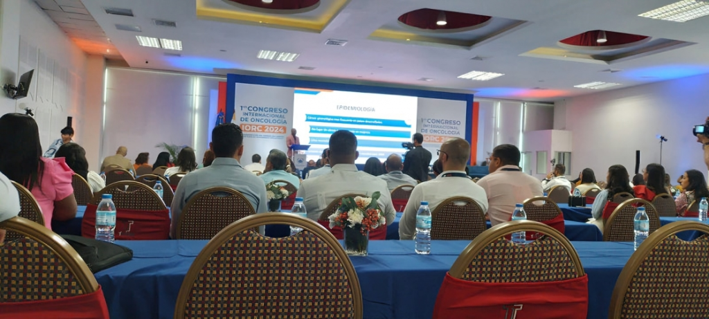 Primer Congreso Internacional de Oncología en Santiago destaca humanización en el tratamiento del cáncer