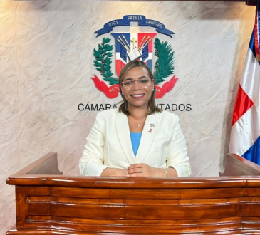 Diputada Mirna López solicita la creación de una sede regional de CONADIS en Santiago de los Caballeros