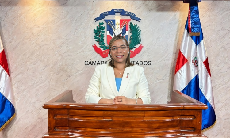 Diputada Mirna López solicita la creación de una sede regional de CONADIS en Santiago de los Caballeros