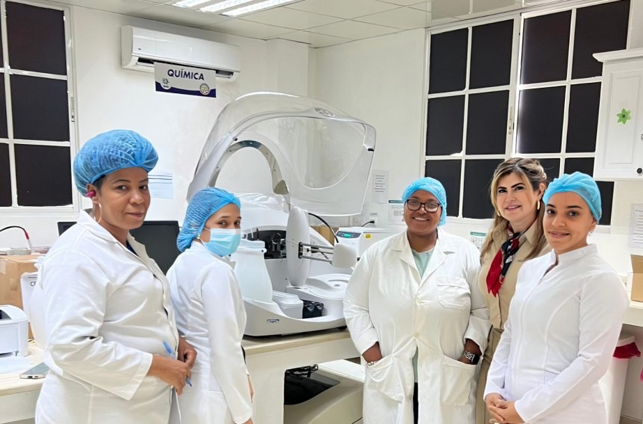CCDX de La Vega Instala Analizador Automático A15 y Fortalece Su Capacidad Diagnóstica