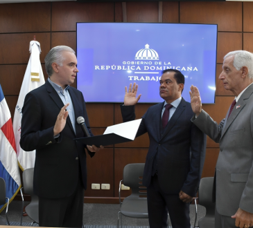 Luis Miguel De Camps juramenta a Elías Báez y Henry Sahdalá en la DIDA y TSS