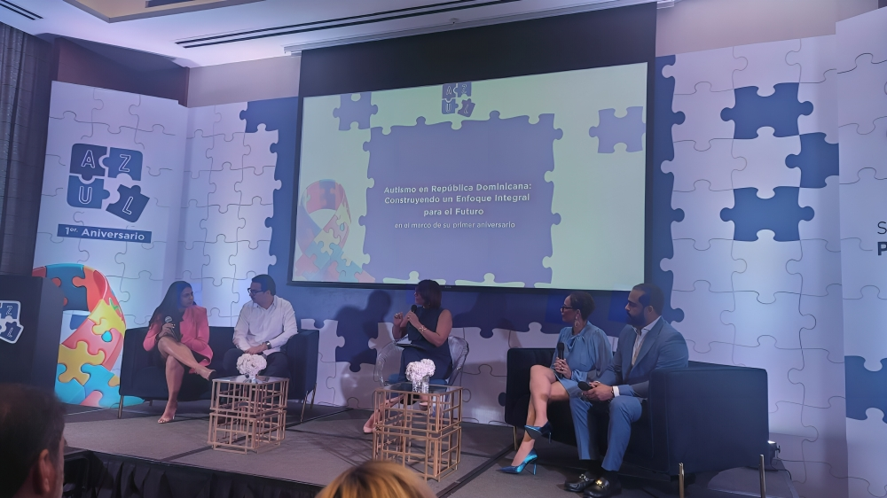 Azul Podcast celebra su primer aniversario con panel sobre autismo en República Dominicana