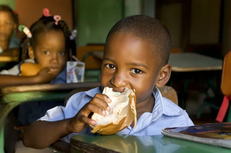 UNICEF resalta impacto del entorno alimentario y marketing digital en la salud infantil