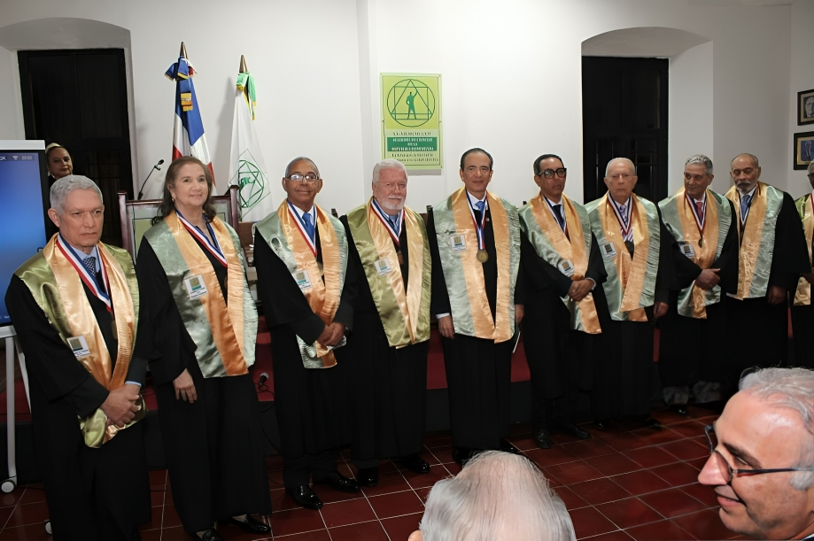 La Academia de Ciencias inviste al Dr. Arnaldo Espaillat como miembro de número en ciencias de la salud