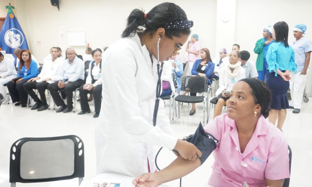 Hospital Materno Dr. Reynaldo Almánzar y ARS Senasa realizan jornada médica preventiva para colaboradores