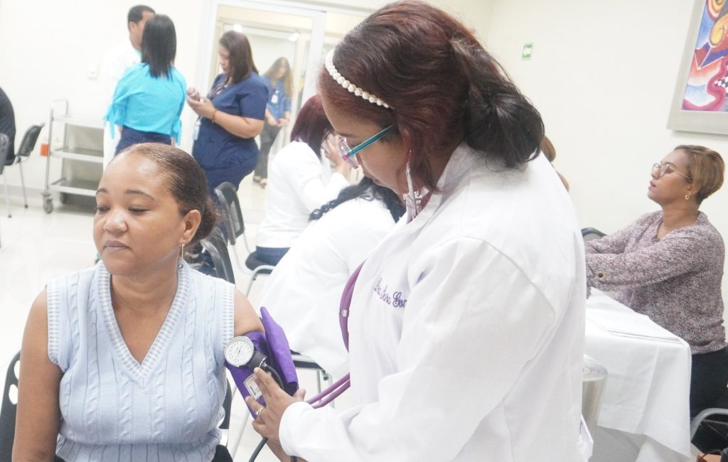 Hospital Materno Dr. Reynaldo Almánzar y ARS Senasa realizan jornada médica preventiva para colaboradores