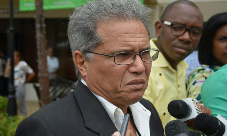 Médicos del CONAPE reciben incentivos por antigüedad tras gestión del Colegio Médico Dominicano