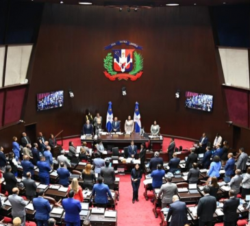 Ejecutivo solicita ajustes al Presupuesto 2025 para aumento salarial médico