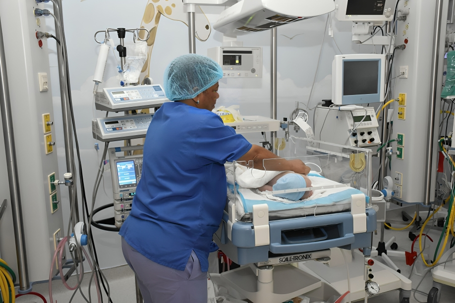 SNS logra reducir mortalidad neonatal en un 30% en hospitales de la Red Pública hasta octubre 2024