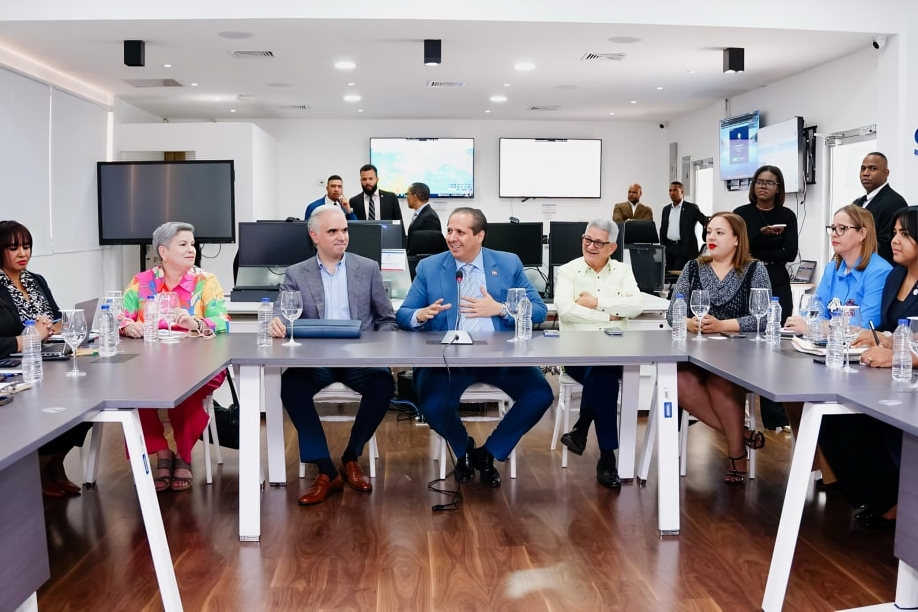 Gobierno y gremios de salud avanzan en la creación de mesas técnicas para un aumento salarial escalonado