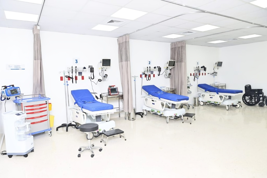 Presidente Luis Abinader entrega remozamiento y ampliación de la Emergencia del Hospital Municipal de Tamboril