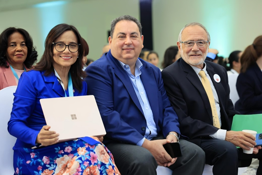 Servicio Nacional de Salud recibe premio «Benefactor de la Patria Neonatal»