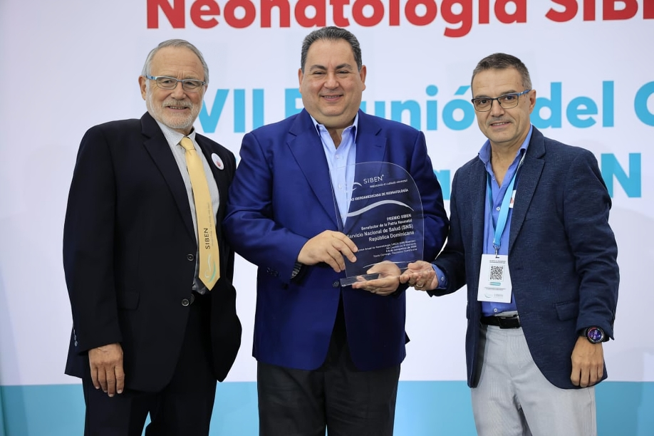 Servicio Nacional de Salud recibe premio «Benefactor de la Patria Neonatal»