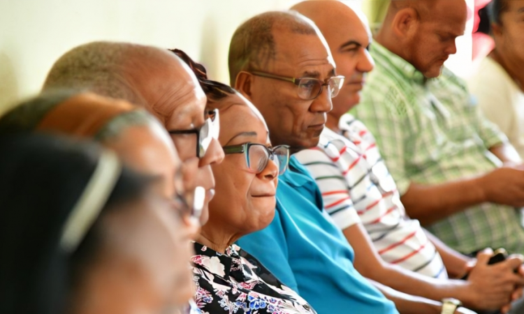 Envejecientes de La Caleta carecen de atención médica y centros de acogida