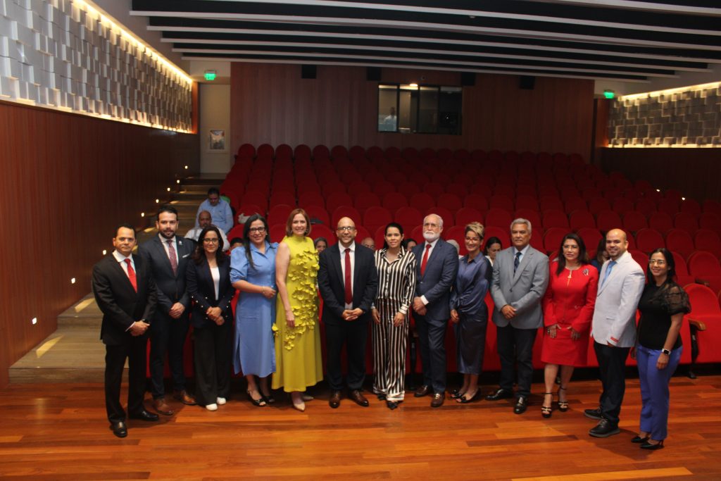 Dominican Fetal Center realiza la primera cirugía fetal de espina bífida intrauterina en República Dominicana