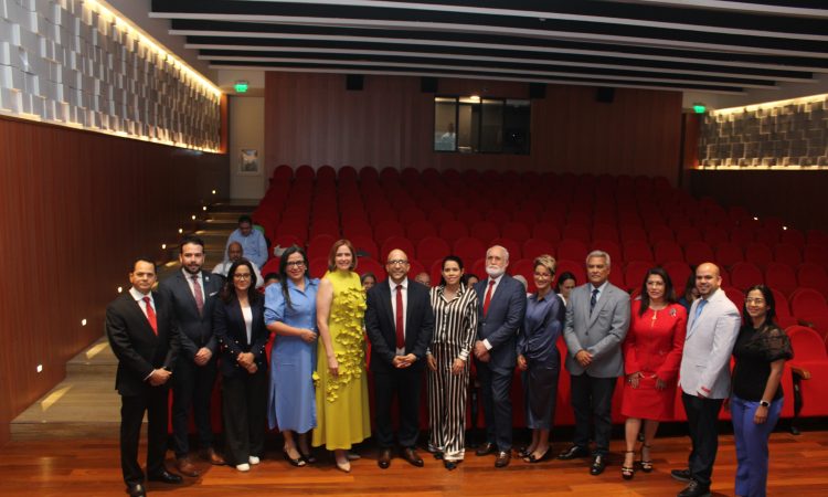 Dominican Fetal Center realiza la primera cirugía fetal de espina bífida intrauterina en República Dominicana