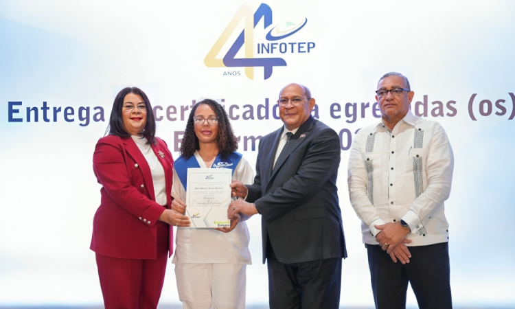 INFOTEP gradúa a 335 auxiliares de enfermería, fortaleciendo el sector salud en la República Dominicana INFOTEP gradúa a 335 auxiliares de enfermería, fortaleciendo el sector salud en la República Dominicana