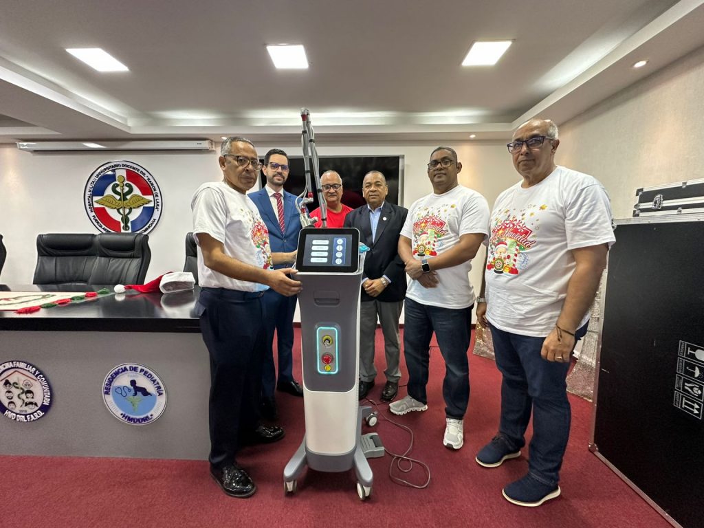 Sociedad Dominicana de Obstetricia y Ginecología fortalece la formación médica con la donación de equipo tecnológico avanzado