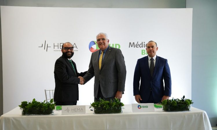 Banco BHD y HEMA firman acuerdo para apoyar a médicos en la región Norte